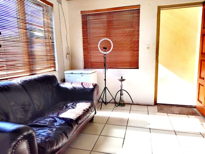 Cozy 2-Bed Home with Flat in Silversands, Blue Downs - Photo 5