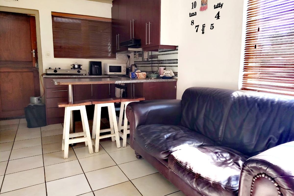 Cozy 2-Bed Home with Flat in Silversands, Blue Downs - Photo 4