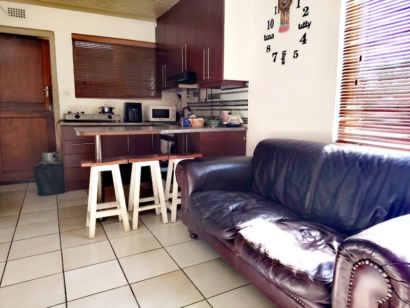 Cozy 2-Bed Home with Flat in Silversands, Blue Downs - Photo 4