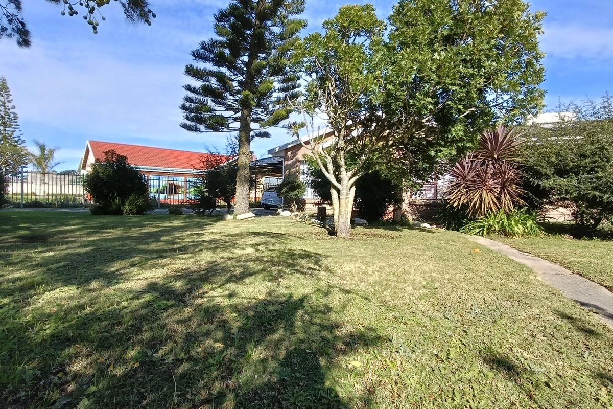 Stunning 3-Bedroom Home with Flatlet in Delville Park, George - Photo 3