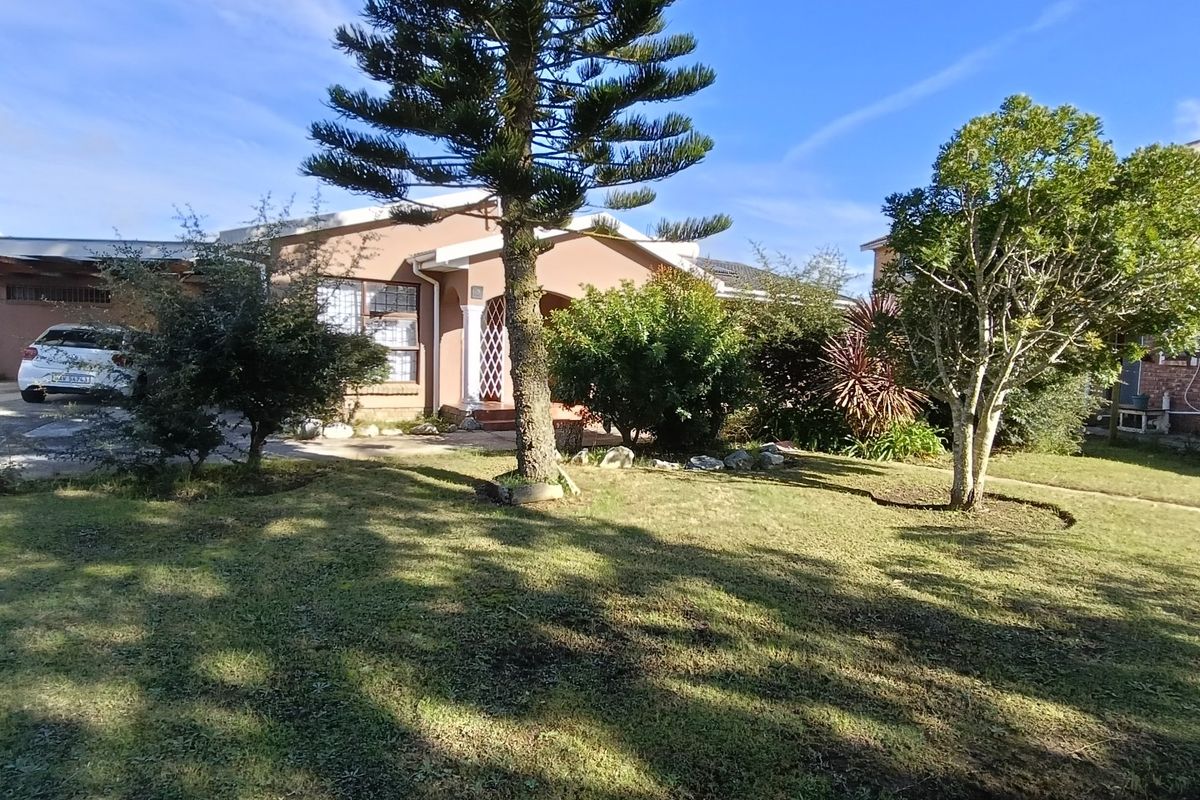Stunning 3-Bedroom Home with Flatlet in Delville Park, George - Photo 2