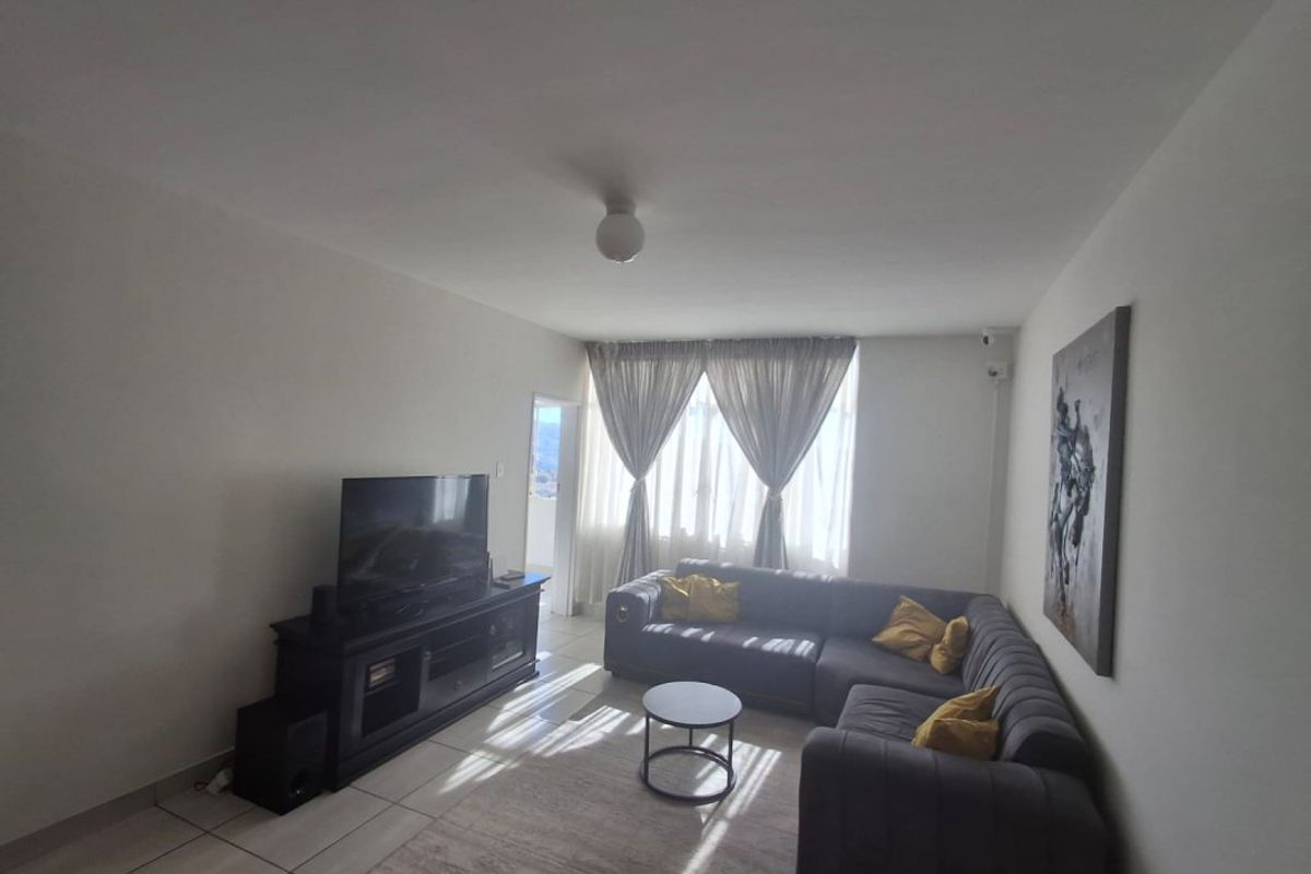 SPACIOUS 1-BEDROOM APARTMENT WITH VERSATILE ENCLOSED BALCONY! - Photo 5