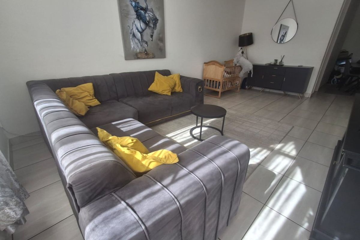 SPACIOUS 1-BEDROOM APARTMENT WITH VERSATILE ENCLOSED BALCONY! - Photo 4