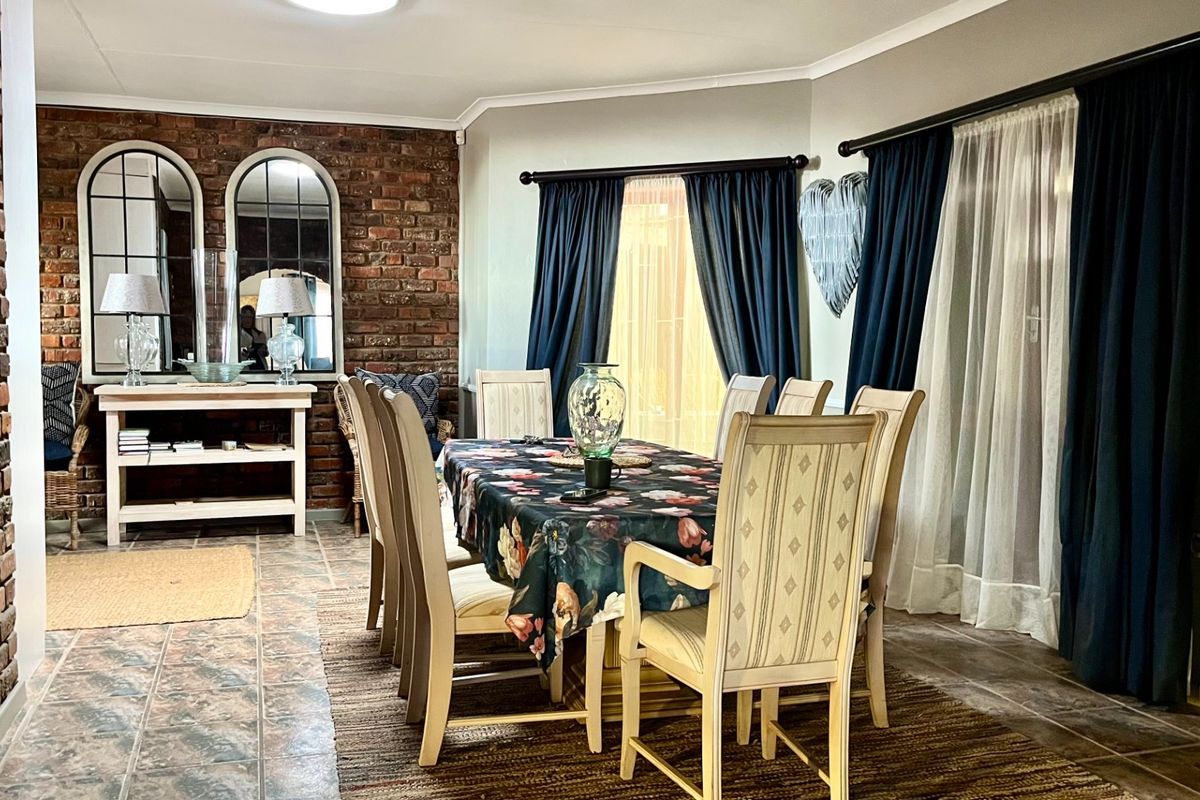 The Perfect Multi-Generational Home Opportunity in a Quiet Cul-de-Sac in Heiderand - Photo 4