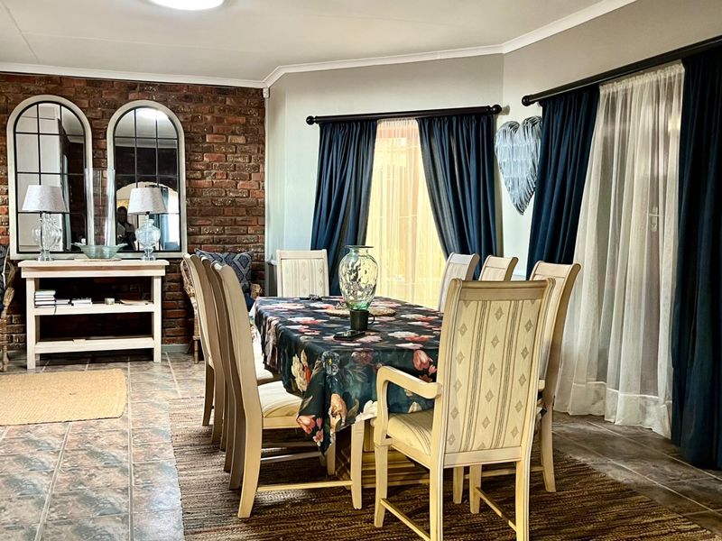 The Perfect Multi-Generational Home Opportunity in a Quiet Cul-de-Sac in Heiderand - Photo 4