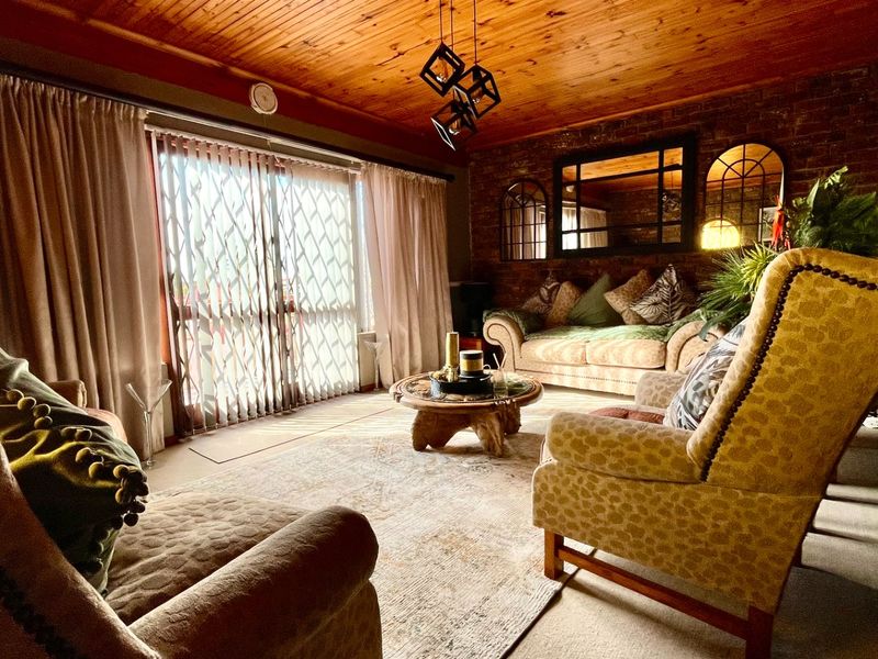 The Perfect Multi-Generational Home Opportunity in a Quiet Cul-de-Sac in Heiderand - Photo 3