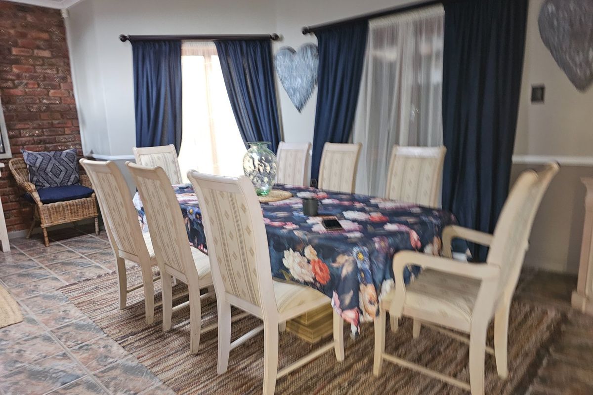 The Perfect Multi-Generational Home Opportunity in a Quiet Cul-de-Sac in Heiderand - Photo 5