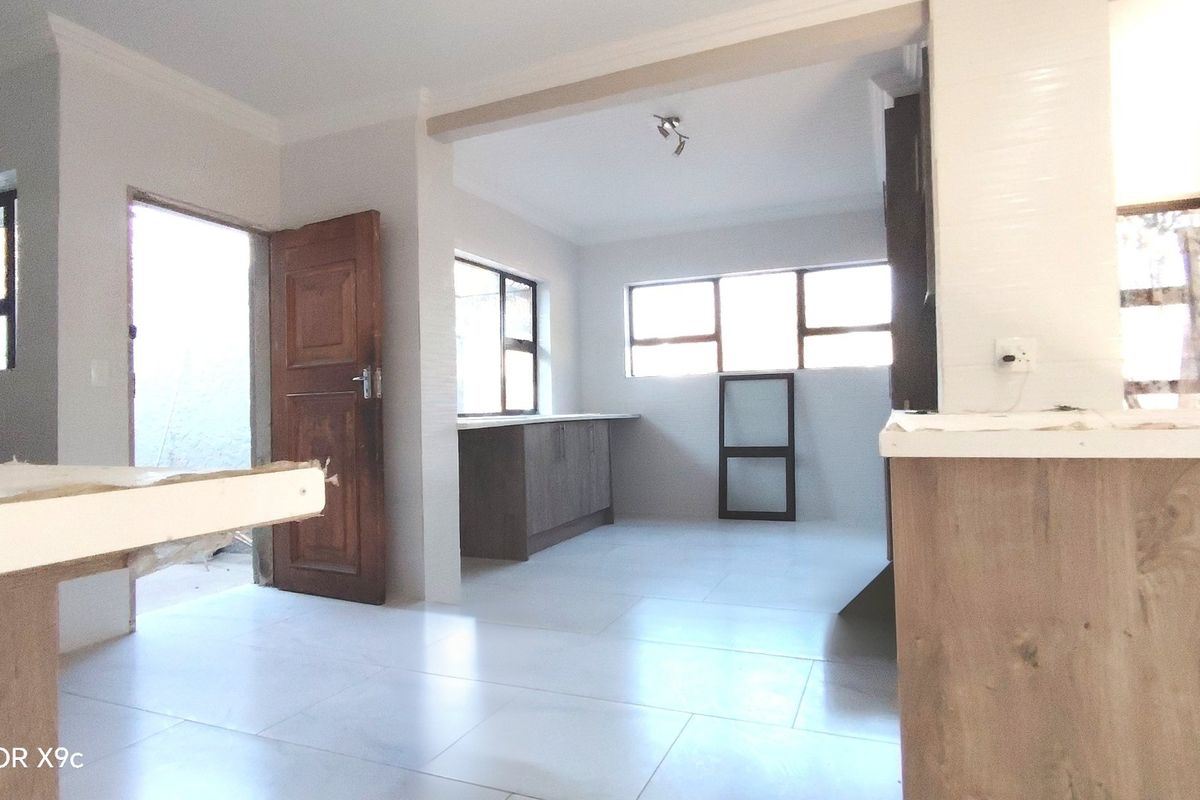 Stylishly renovated family home with pool in sought-After Risiville - Photo 3
