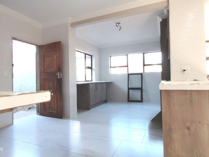 Stylishly renovated family home with pool in sought-After Risiville - Photo 3