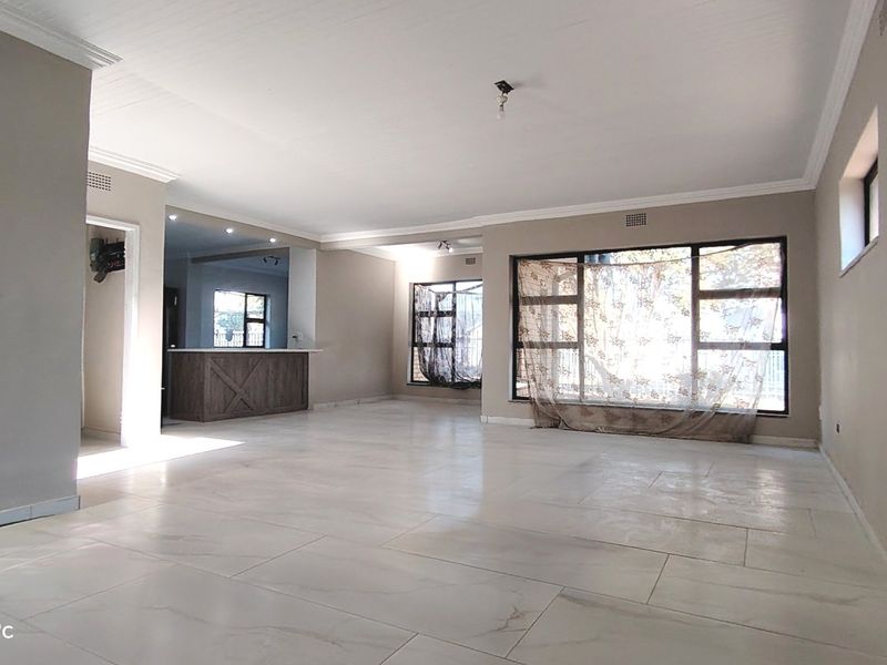 Stylishly renovated family home with pool in sought-After Risiville - Photo 10