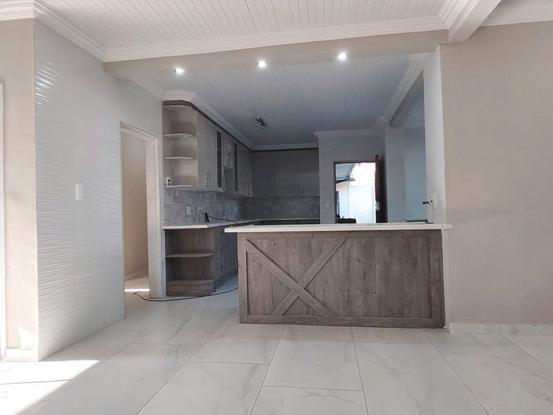 Stylishly renovated family home with pool in sought-After Risiville - Photo 2