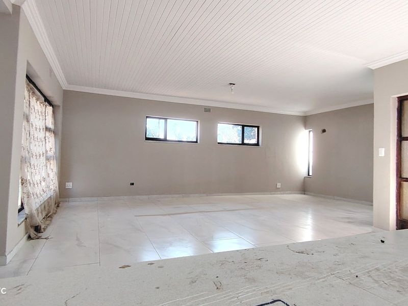 Stylishly renovated family home with pool in sought-After Risiville - Photo 8