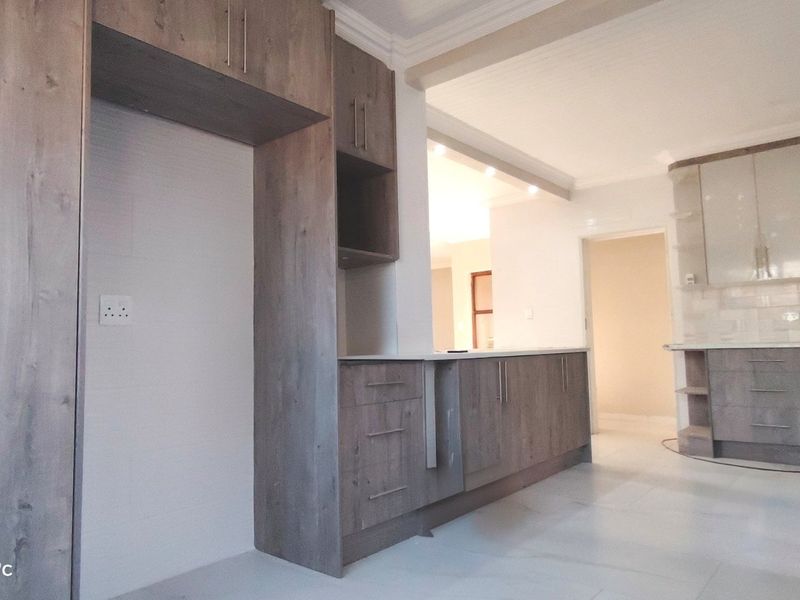 Stylishly renovated family home with pool in sought-After Risiville - Photo 4