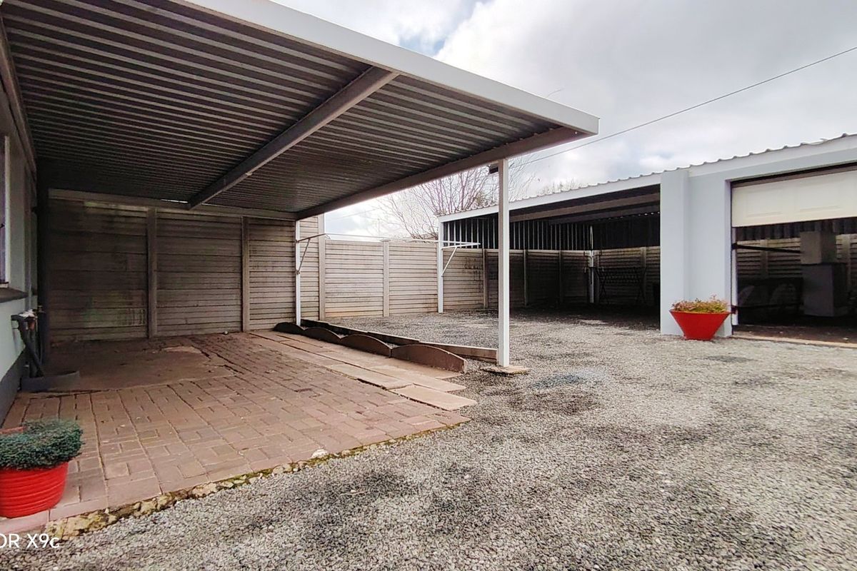 Charming lock-up-and-go Home in a convenient location - Photo 3