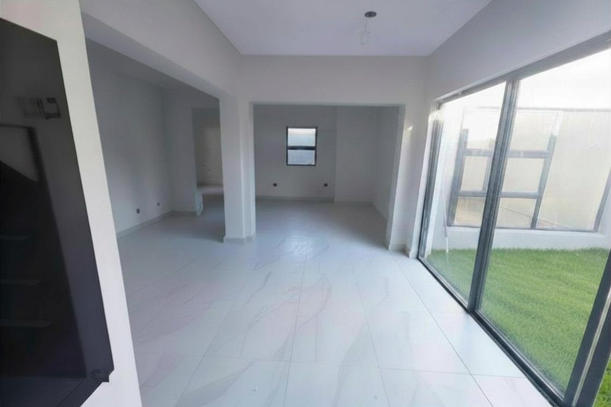 3 Bedroom House For Sale in Sandown - Photo 5