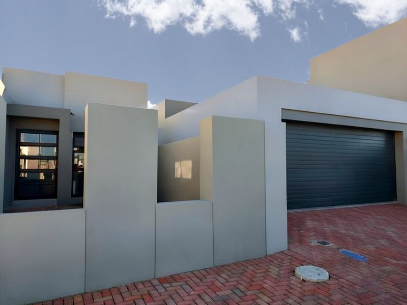 3 Bedroom House For Sale in Sandown - Photo 2