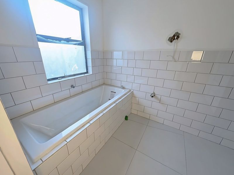 3 Bedroom House For Sale in Sandown - Photo 10