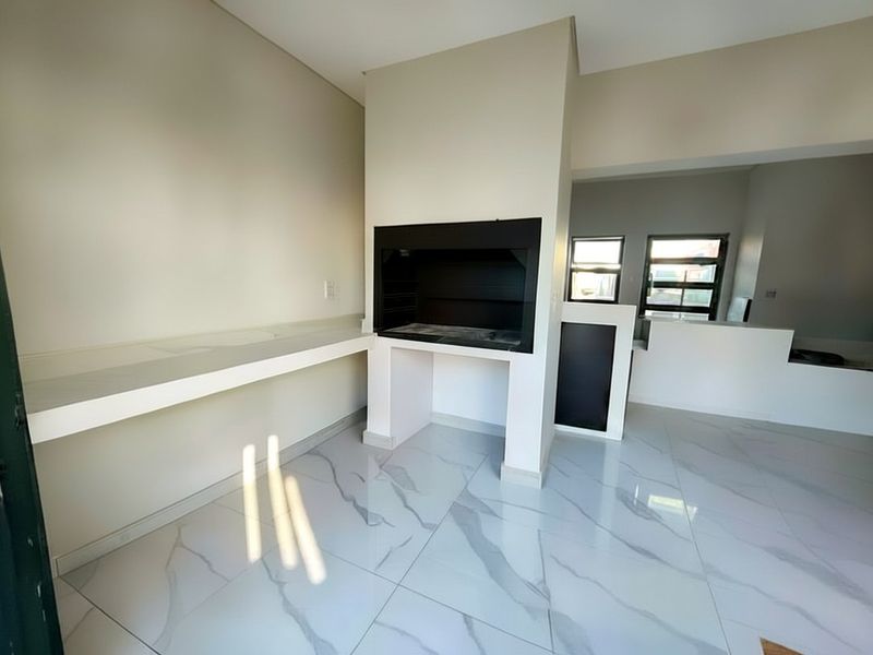 3 Bedroom House For Sale in Sandown - Photo 3