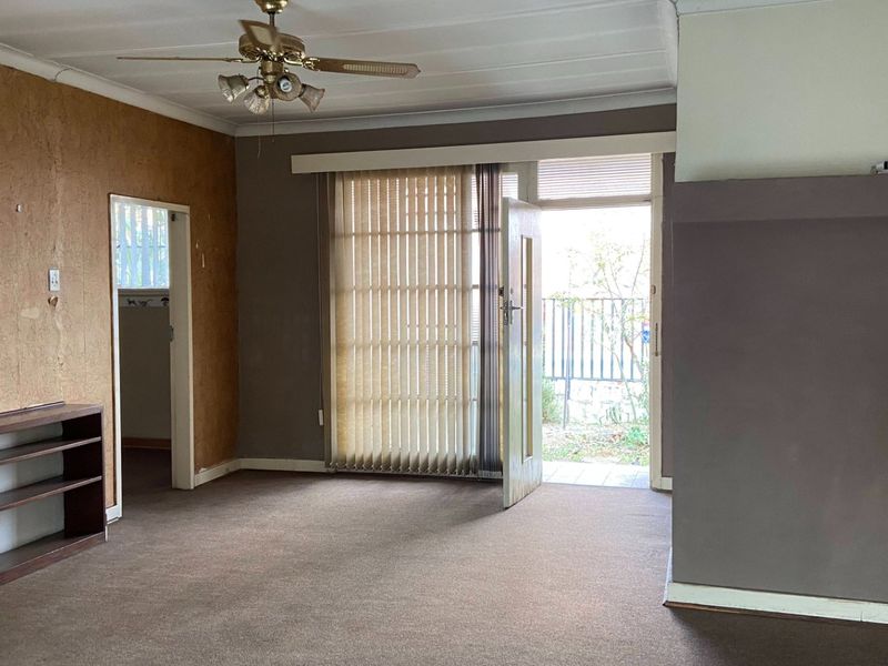 Exceptional Family Home with Granny Flat and Outstanding Entertainment Features - Photo 2