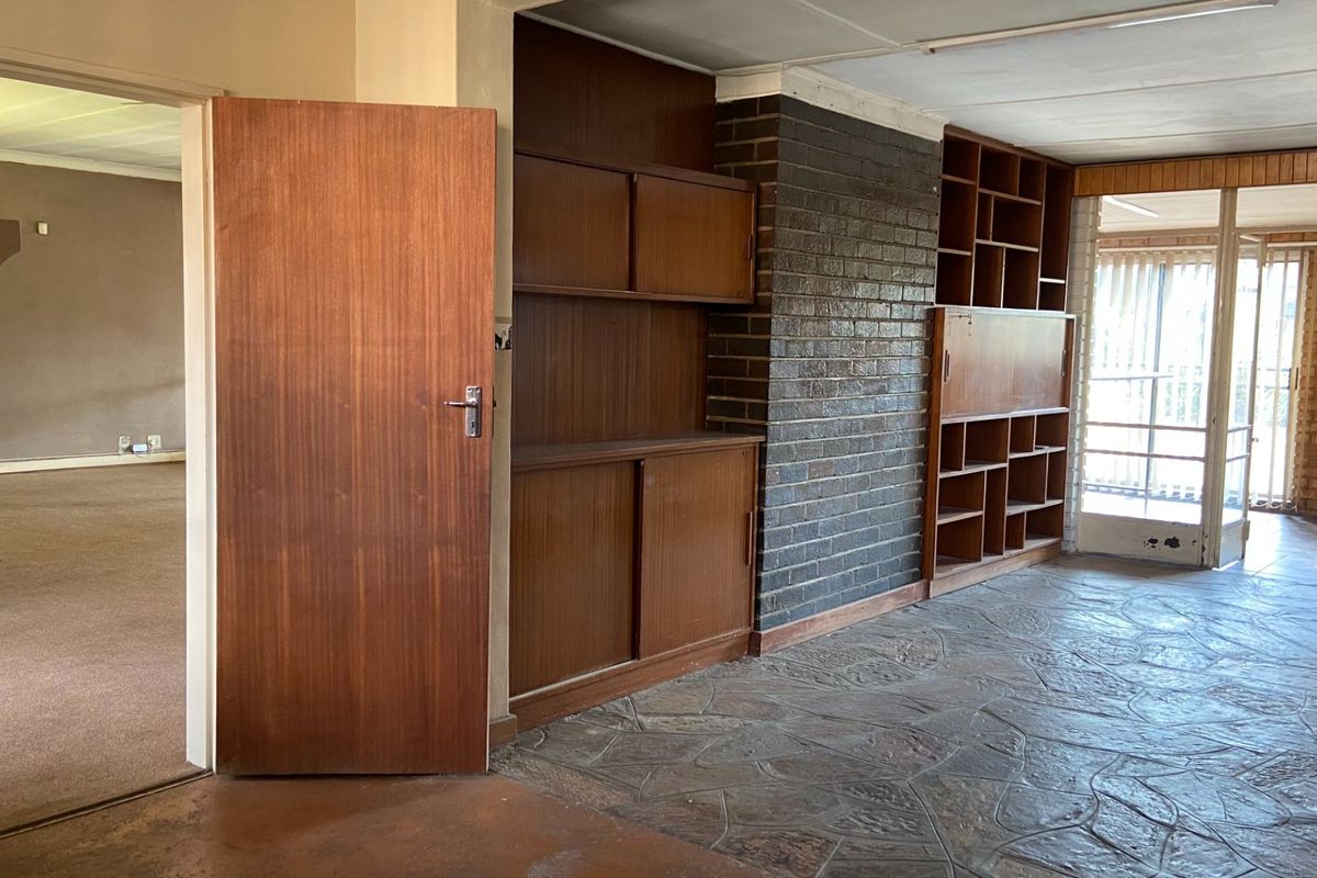 Exceptional Family Home with Granny Flat and Outstanding Entertainment Features - Photo 5