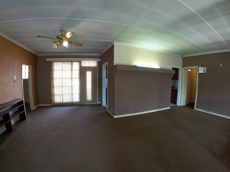 Exceptional Family Home with Granny Flat and Outstanding Entertainment Features - Photo 3