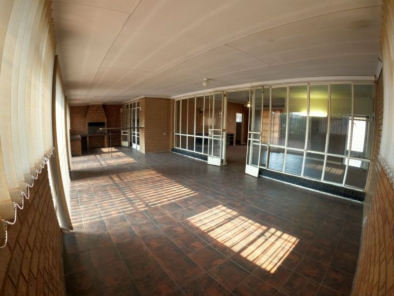Exceptional Family Home with Granny Flat and Outstanding Entertainment Features - Photo 8