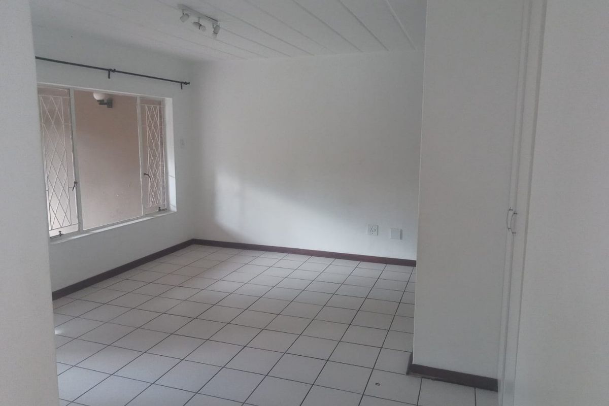Stunning 2 bed 2 Bath Unit in Eden Glen  - Photo 3