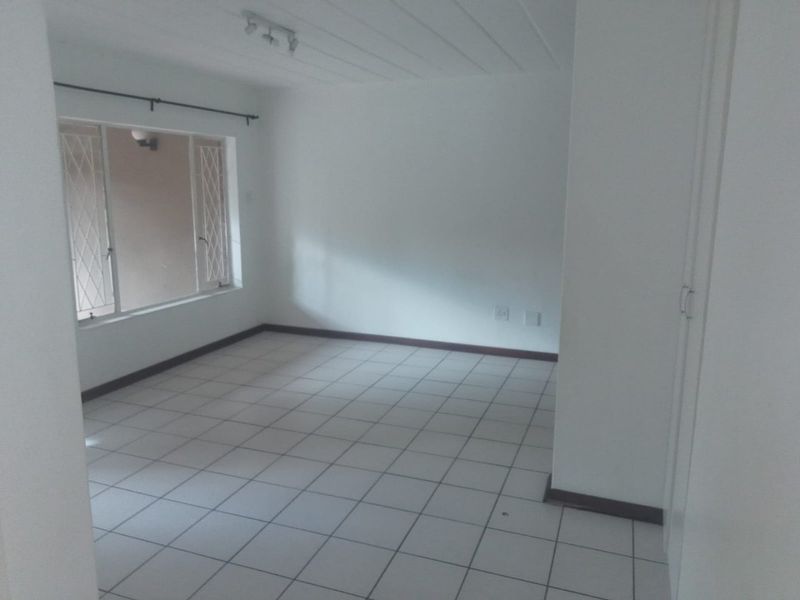 Stunning 2 bed 2 Bath Unit in Eden Glen  - Photo 5