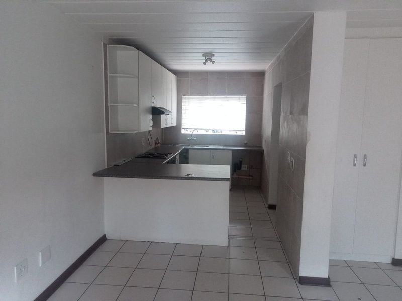 Stunning 2 bed 2 Bath Unit in Eden Glen  - Photo 1