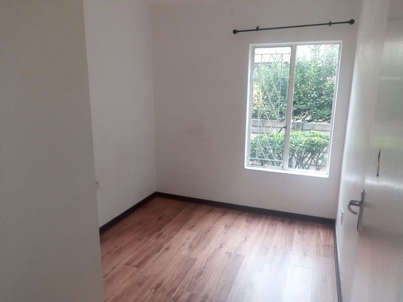 Stunning 2 bed 2 Bath Unit in Eden Glen  - Photo 8