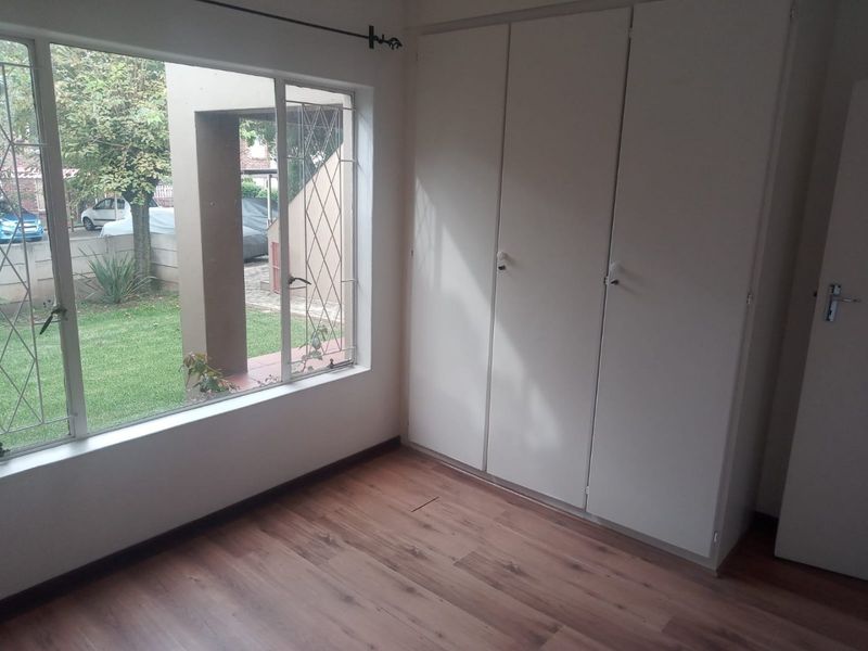 Stunning 2 bed 2 Bath Unit in Eden Glen  - Photo 6