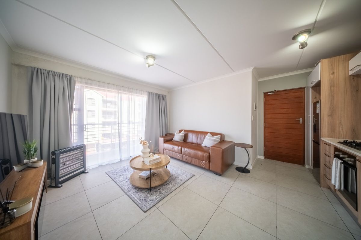 Stylish 1 Bedroom Apartment in Secure Red Ivory Lane, Modderfontein - Photo 4