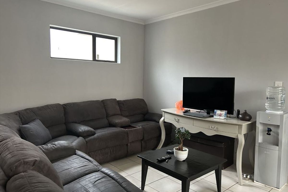 Spacious Family Home with Modern Comforts - Photo 2