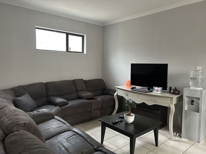 Spacious Family Home with Modern Comforts - Photo 2