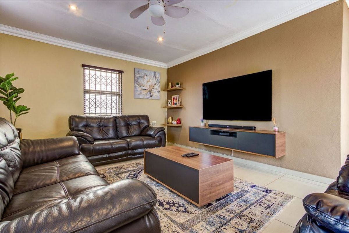 Charming Family Home with Comfortable Living Spaces - Photo 2