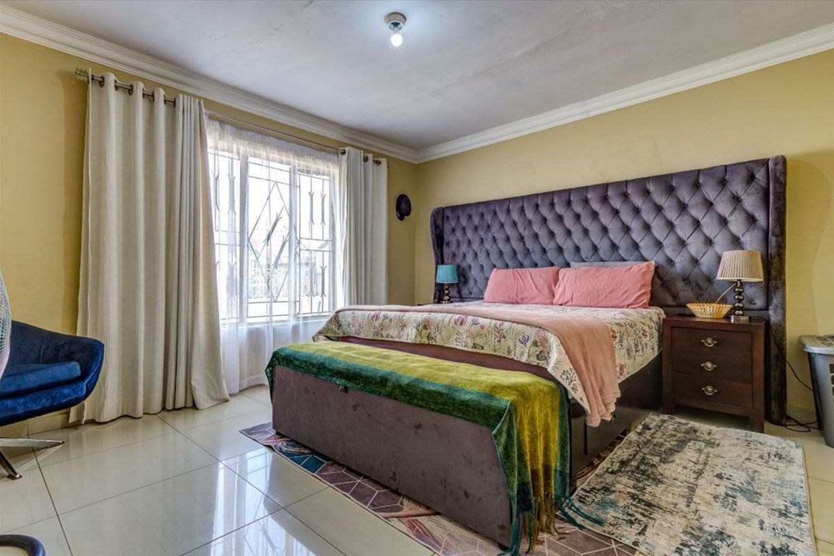 Charming Family Home with Comfortable Living Spaces - Photo 3