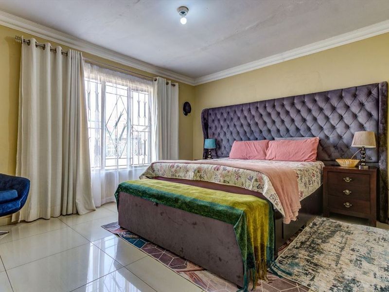 Charming Family Home with Comfortable Living Spaces - Photo 3