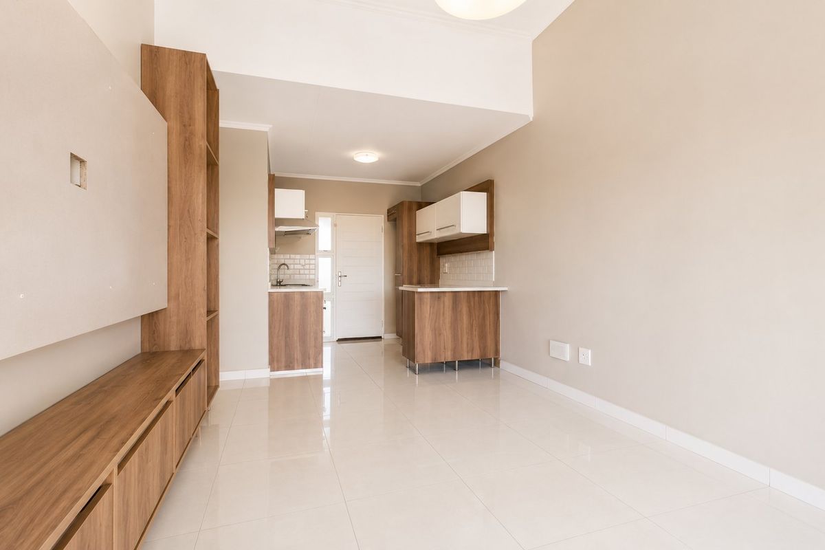 Newly Renovated 2 Bedroom Apartment To Rent in Karita Complex, Radiokop - Photo 4