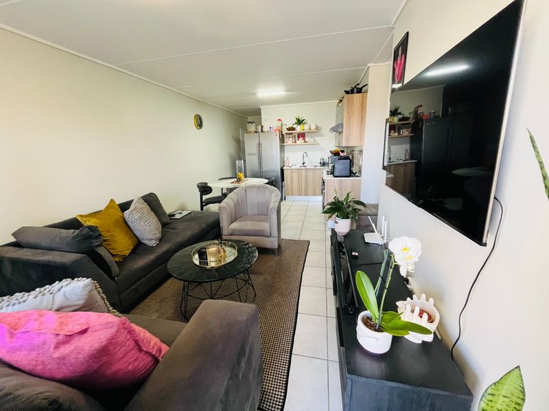 3 bedroom and two bath apartment for rent in Linbro Park - Photo 3