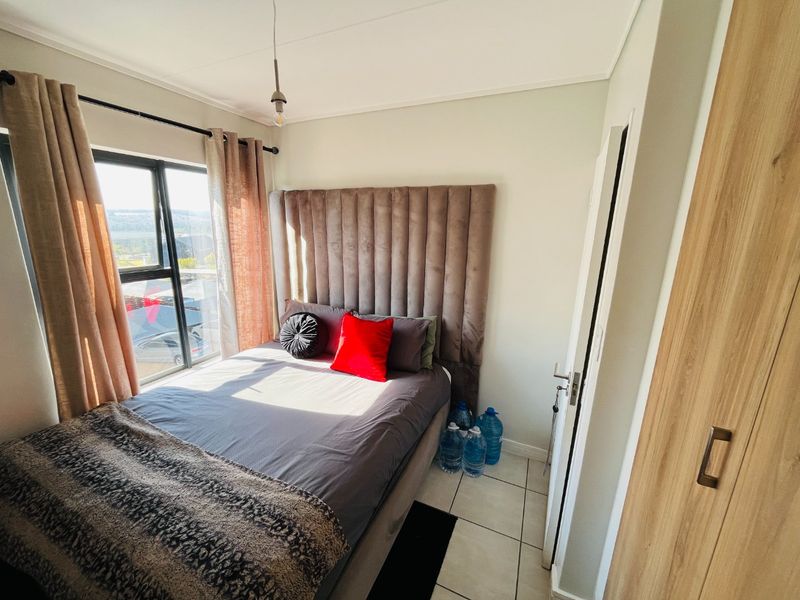 3 bedroom and two bath apartment for rent in Linbro Park - Photo 6