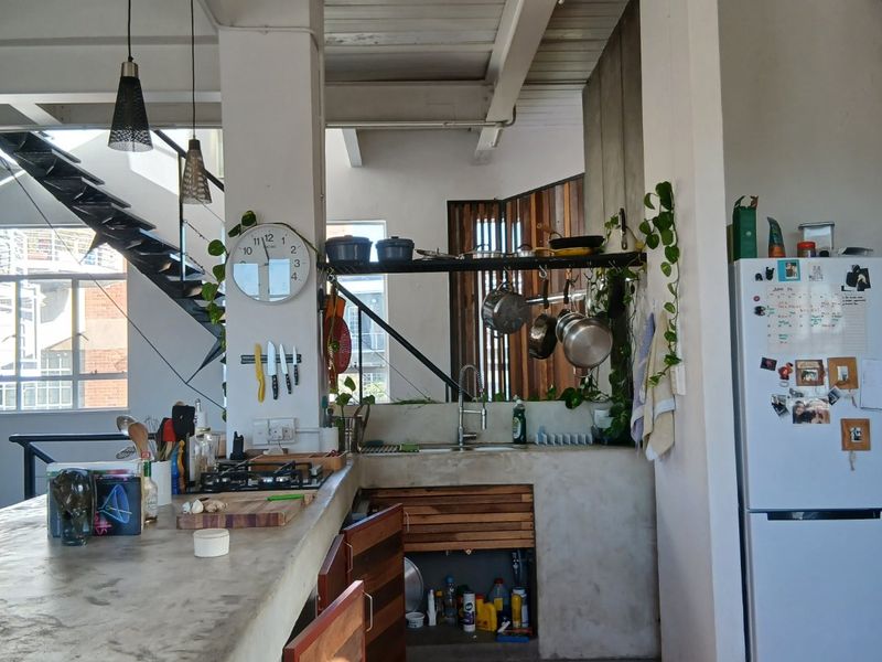Stunning Best Joburg Capturing Views- Rooftop Penthouse 2 bed 2 bath Fully Furnished with Solar and Water Tanks, Uncapped Wifi, House-keeping at the Famous 44 Stanley Street- Acoustic Grand Piano plus private lift.  - Photo 10