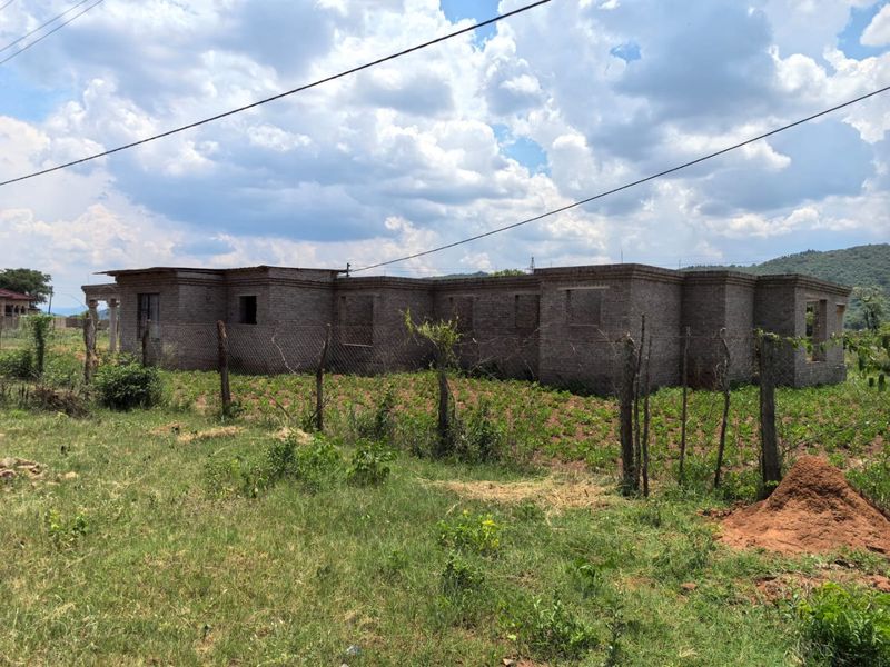 Stand with incomplete 5 Bedroom 4 Bathroom house for Sale in Tshaitavha tsha Sambandou - Photo 7