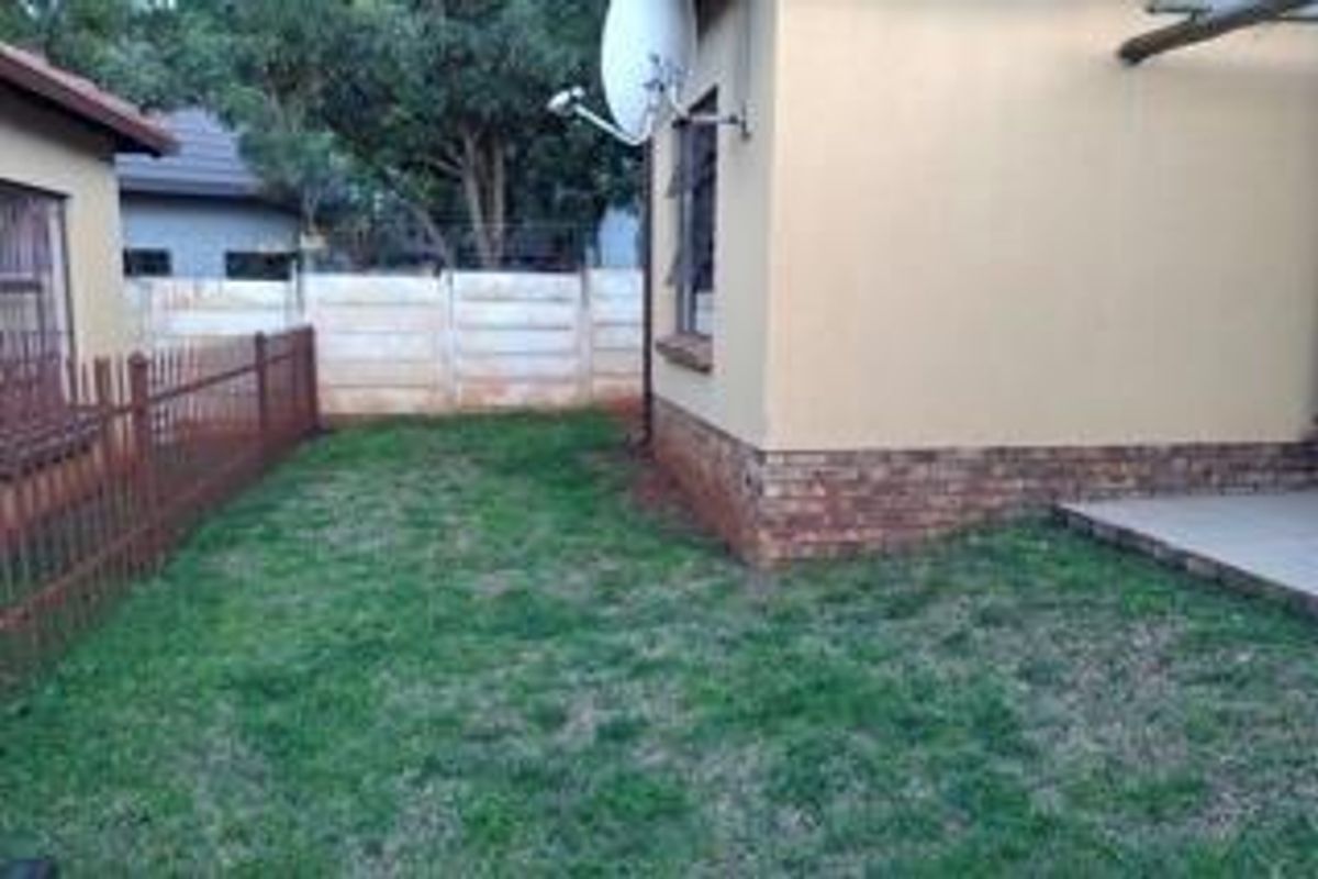 Charming 3 Bed Home in Heatherview Lifestyle - Photo 2