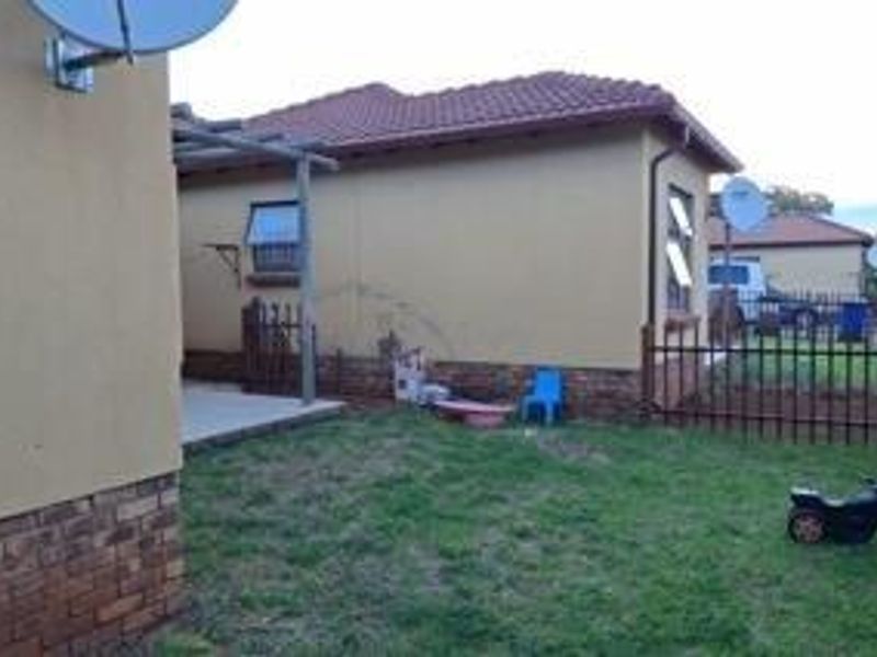 Charming 3 Bed Home in Heatherview Lifestyle - Photo 3