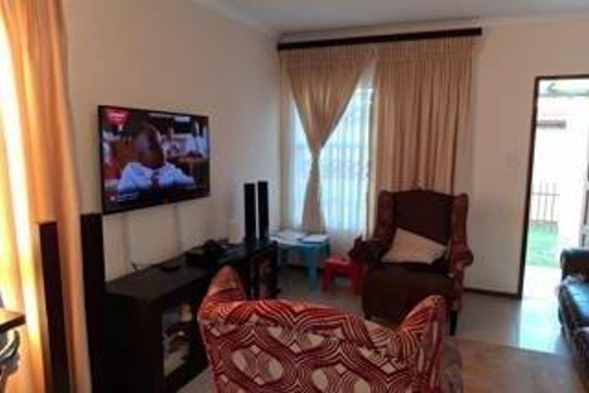 Charming 3 Bed Home in Heatherview Lifestyle - Photo 5