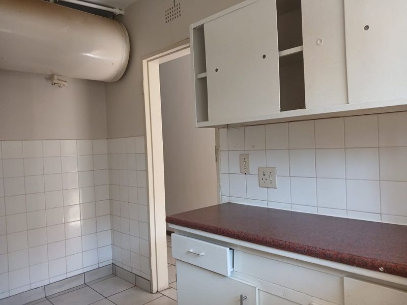 2 Bedroom Apartment for  Sale in Kensington B, Randburg - Photo 5