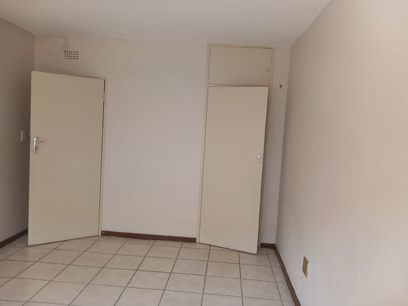 2 Bedroom Apartment for  Sale in Kensington B, Randburg - Photo 9