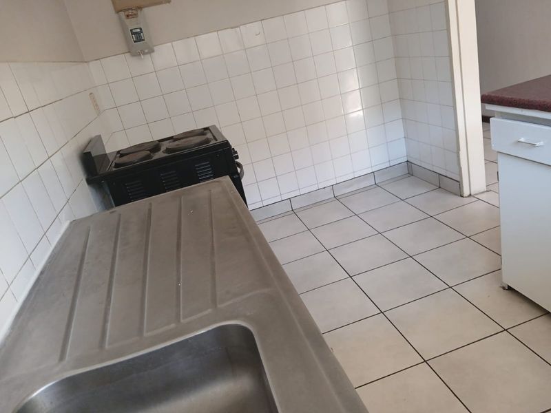 2 Bedroom Apartment for  Sale in Kensington B, Randburg - Photo 4