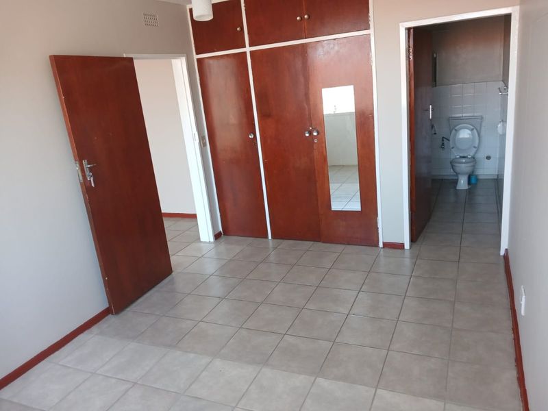 2 Bedroom Apartment for  Sale in Kensington B, Randburg - Photo 5
