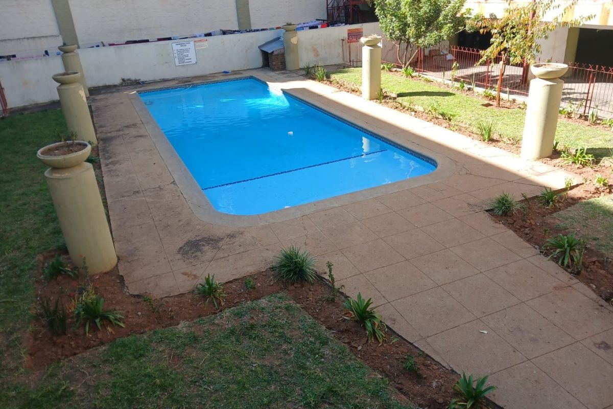 2 Bedroom Apartment for  Sale in Kensington B, Randburg - Photo 2